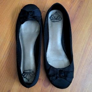 Fergalicious by Fergie~Size 11~Black Flats with bow